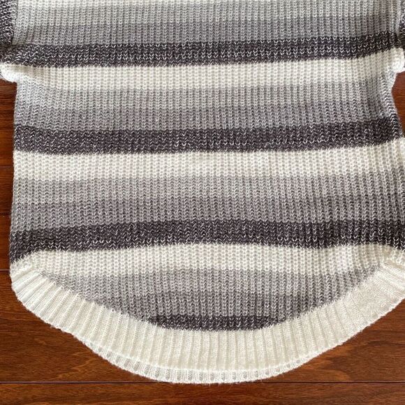 🔥3/$20🔥 SO striped knit pullover sweater size S - Picture 3 of 12
